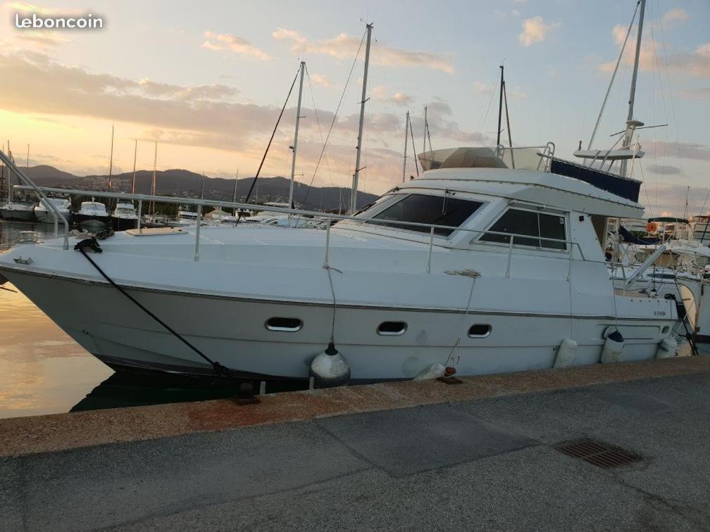 Ferretti 36 ' Bateau à Quai Vieux-Port Cannes Festival La Croisette Exterior foto